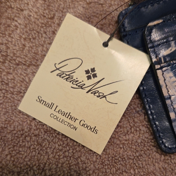 Patricia Nash NWT Navy and Multicolor Leather Card Holder - Picture 2 of 8